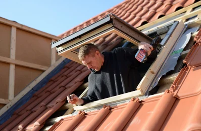 Pose de fenêtres de toit Velux à Samogneux